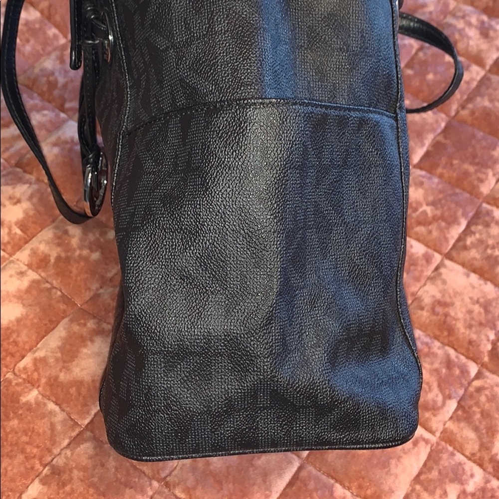 Authentic Michael Kors Handbag - image 6